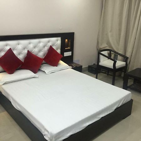 Metro Lodge Hyderabad Esterno foto