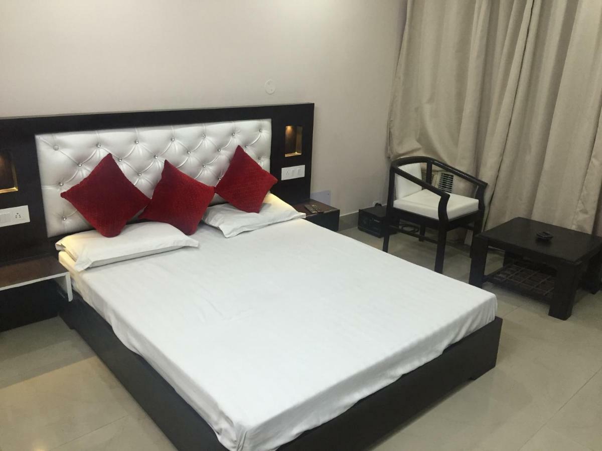 Metro Lodge Hyderabad Esterno foto